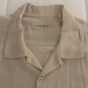 Tommy Bahama Men's Tan shirt